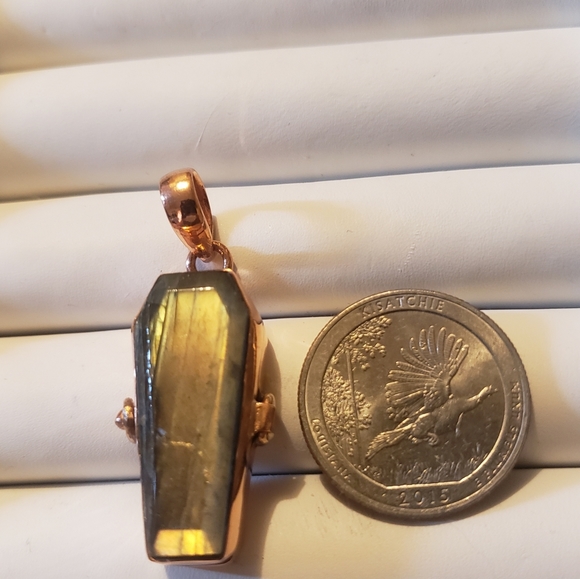 Labradorite Coffin Box pendant Necklace - Picture 12 of 16